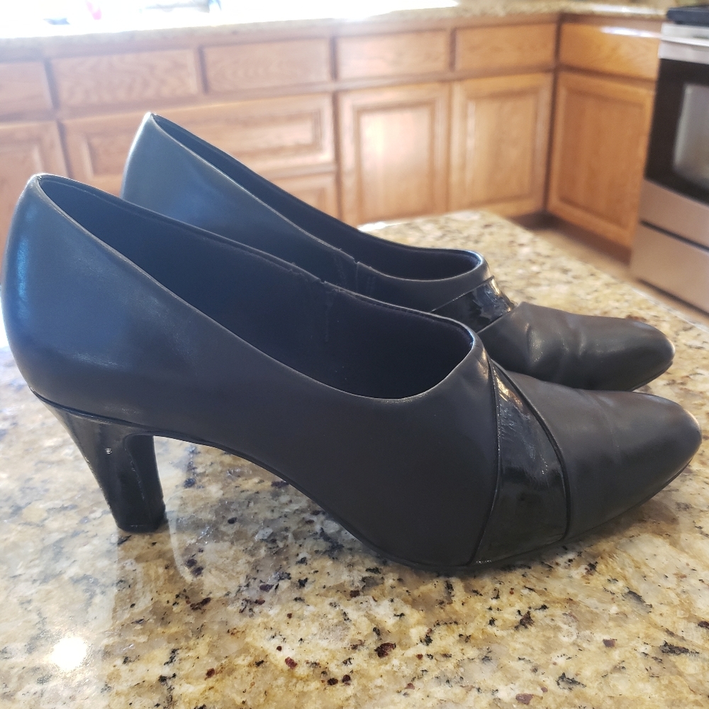 Clark's Artisan Black Leather Pumps